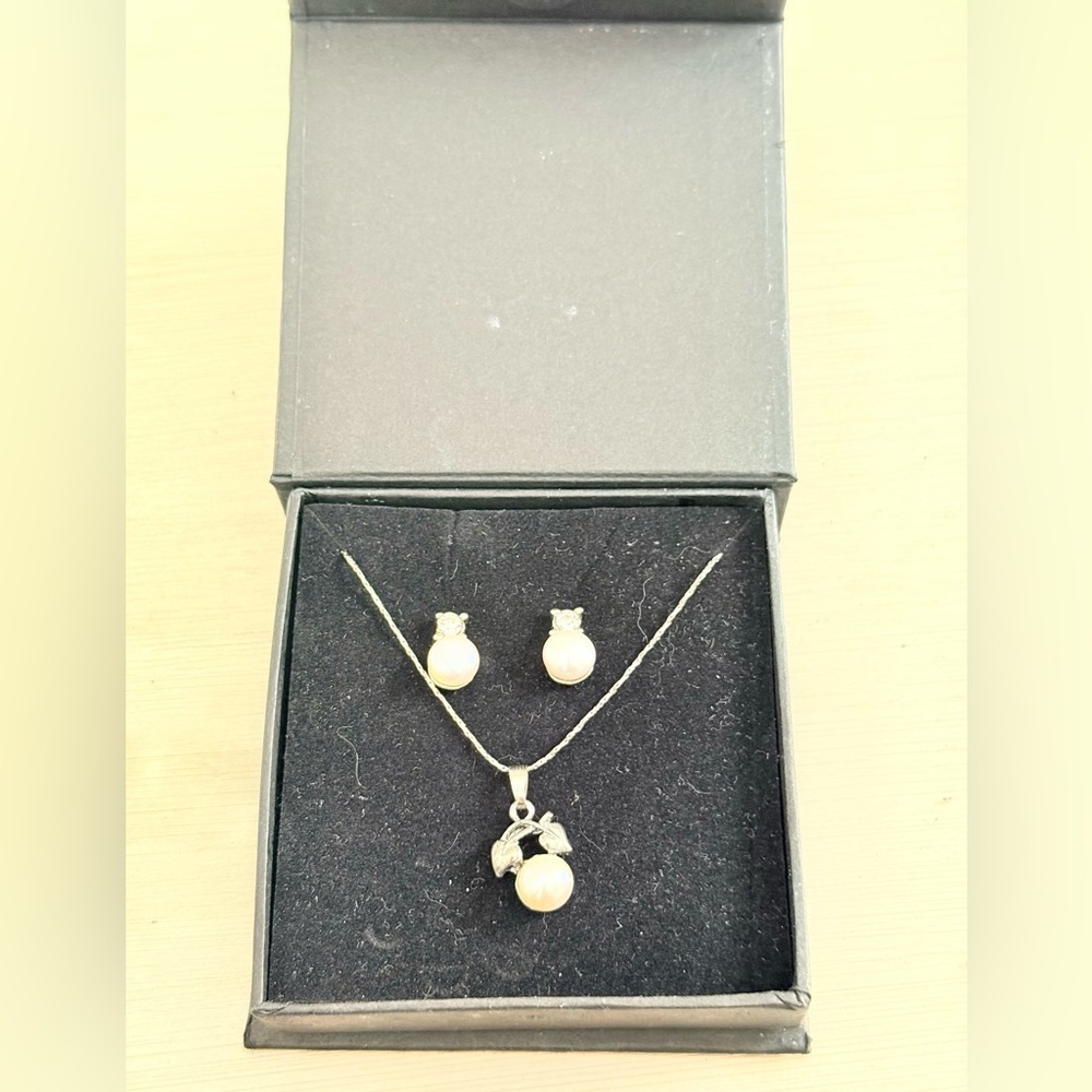 Pearl‎ Necklace and Earring Set